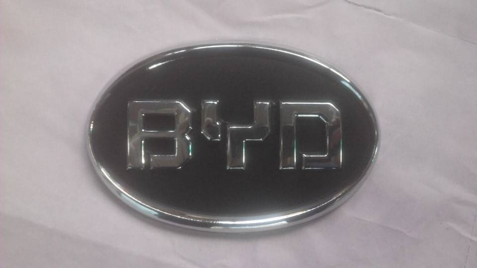 картинка ЭМБЛЕМА НА ОБЛИЦОВКУ РАДИАТОРА (НОВОГО ОБРАЗЦА) BYD F3, F3-R  10171186-00A1