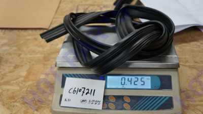 картинка УПЛОТНИТЕЛЬ СТЕКЛА ДВЕРИ ПЕР ПРАВ -- не разобрано 2 C6107211